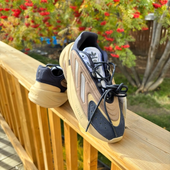 BRAND NEW ADIDAS Originals Ozelia Womens US 7 - Picture 6 of 6